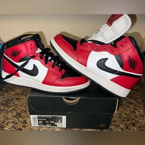 Jordan 1 Chicago toe Mid sz 4.5y (GS)